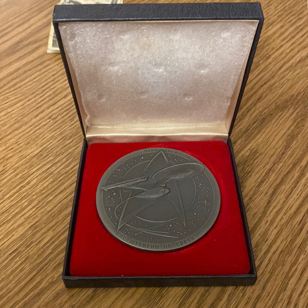 Rare Star Trek medallion 1996 30th anniversary.